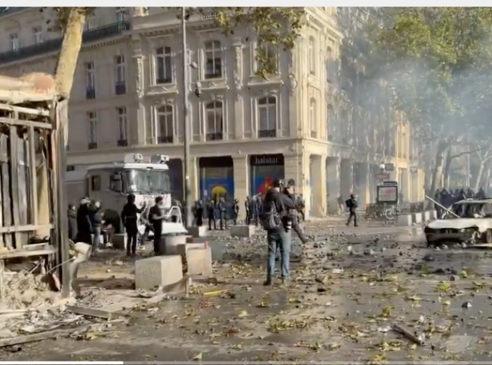 Hordas Comunistas Queman París